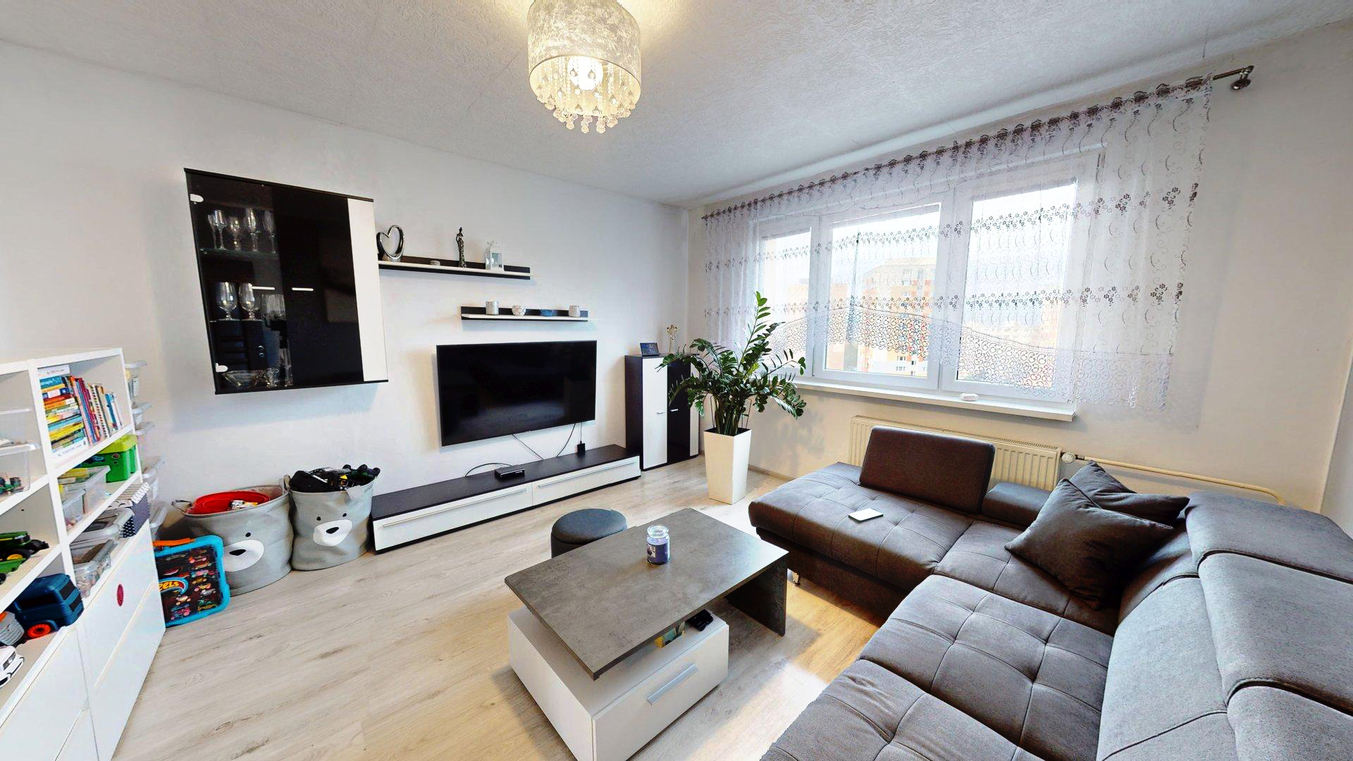 ZREKONŠTRUOVANÝ 2-IZBOVÝ BYT S LOGGIOU, 49 m², ŽILINA - SOLINKY