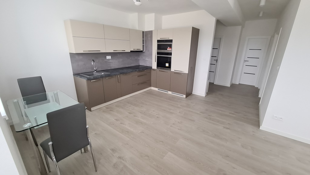 3-IZBOVÝ BYT S BALKÓNOM, 92m2, 2 x GARÁŽOVÉ STÁTIE, ŽILINA