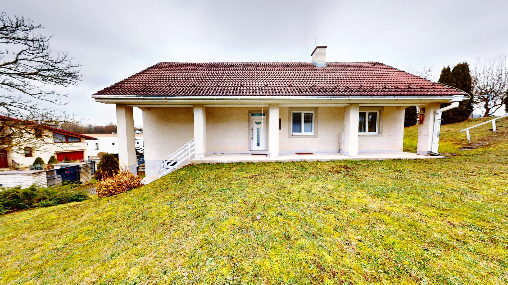 SAMOSTATNE STOJACI 4-IZBOVÝ TEHLOVÝ DOM, POZEMOK 784m2, ŽILINA - ROSINKY