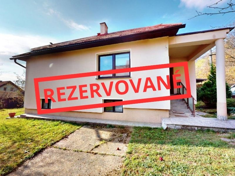 (REZERVOVANÉ) RODINNÝ DOM S POTENCIÁLOM, POZEMKOM 836m2, TEPLIČKA NAD VÁHOM