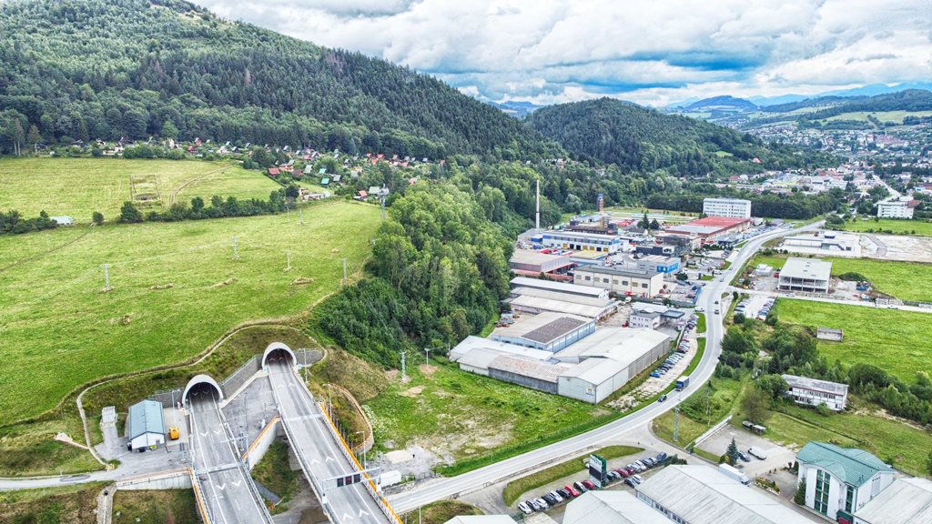 STAVEBNÝ POZEMOK NA VÝSTAVBU PREVÁDZKOVÉHO AREÁLU, 5559m2, ŽILINA - POVAŽSKÝ CHLMEC
