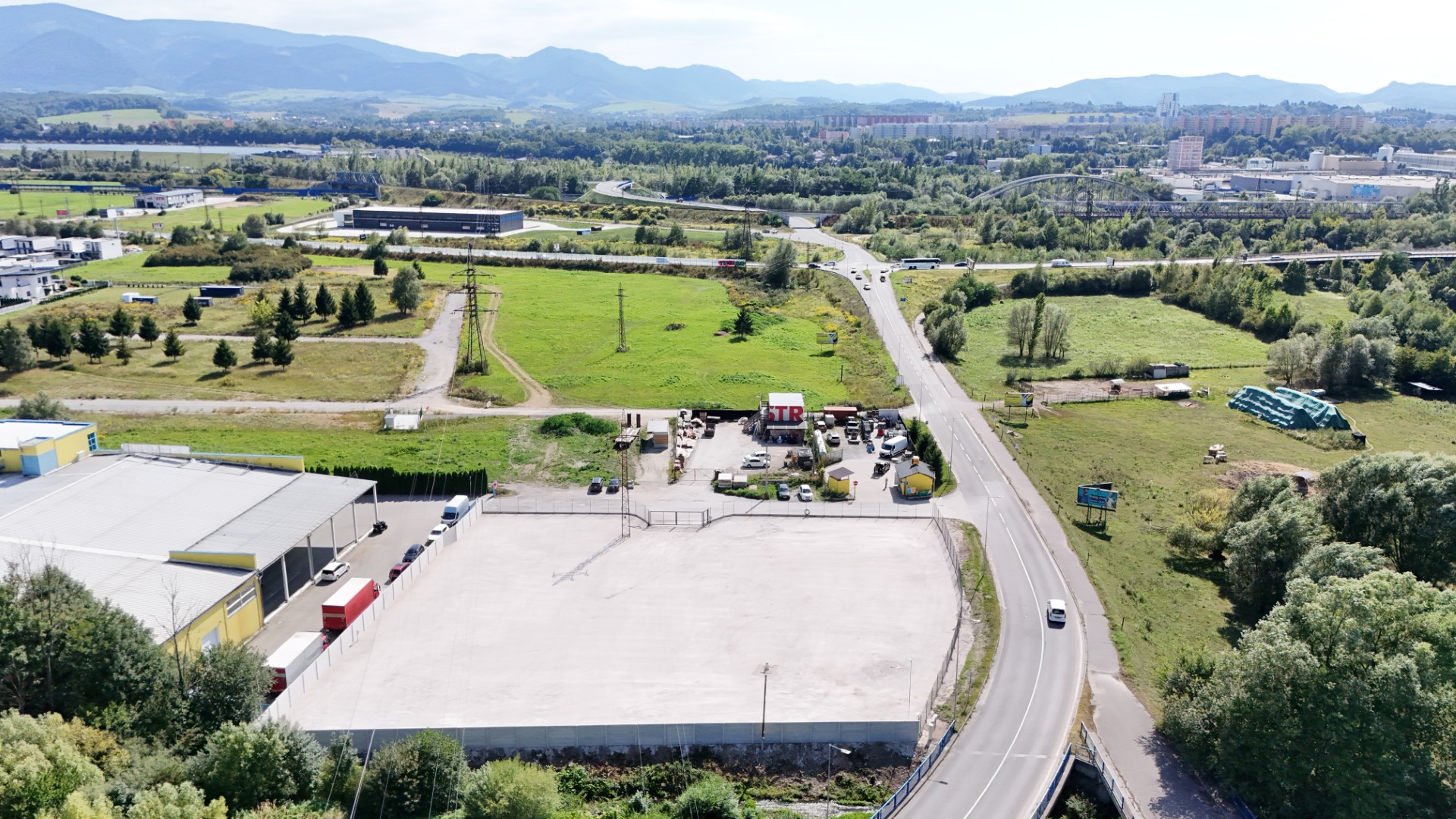 PRENÁJOM - POZEMOK - SPEVNENÁ PLOCHA 4000 m² – ŽILINA - TEPLIČKA NAD VÁHOM