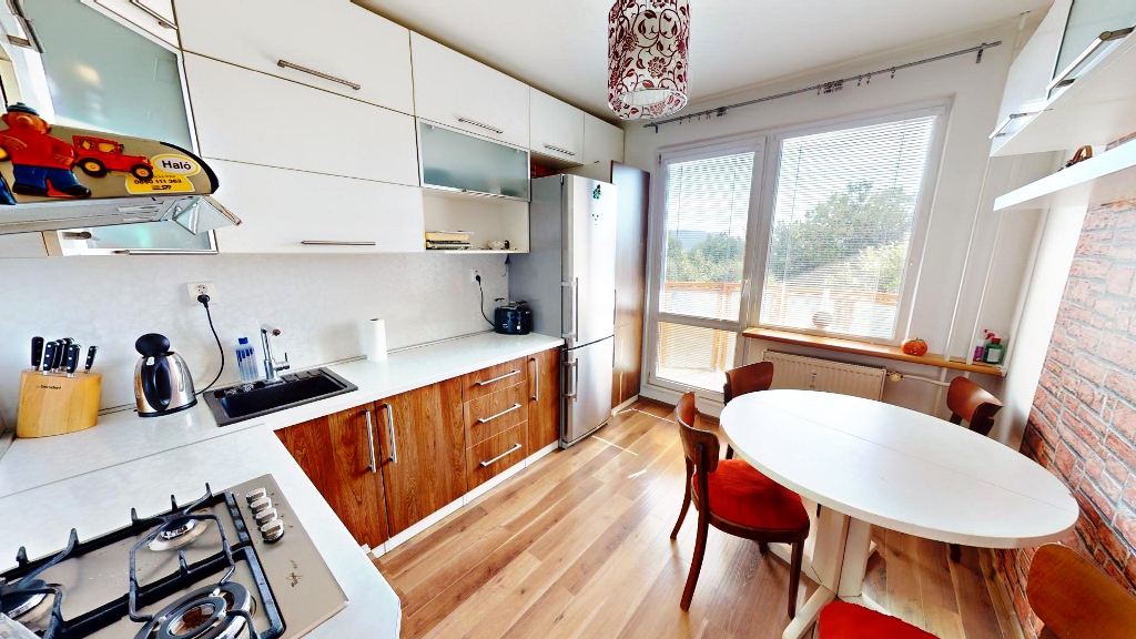 2-IZBOVÝ BYT S LOGGIOU, KRÁSNY VÝHĽAD, 53m2, ŽILINA - HÁJIK