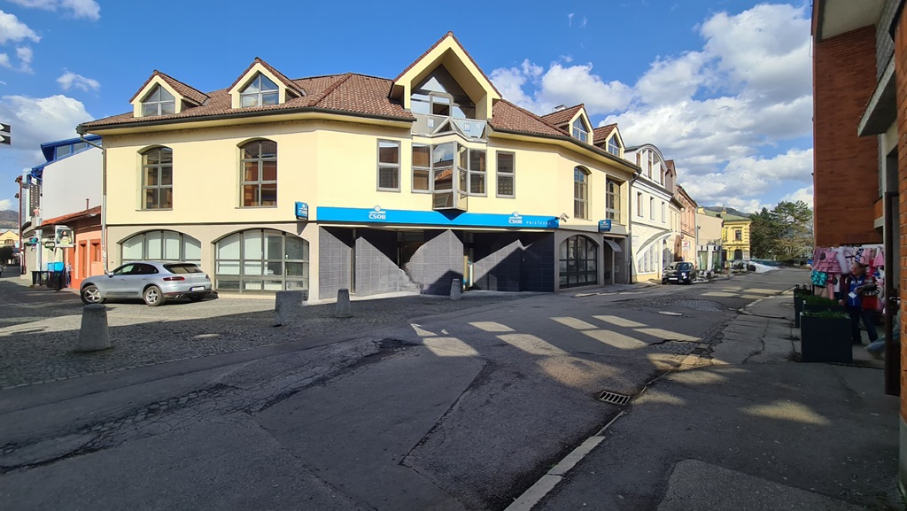NA PRENÁJOM - OBCHODNÝ PRIESTOR S VEĽKÝMI VÝKLADMI, 344m2, CENTRUM