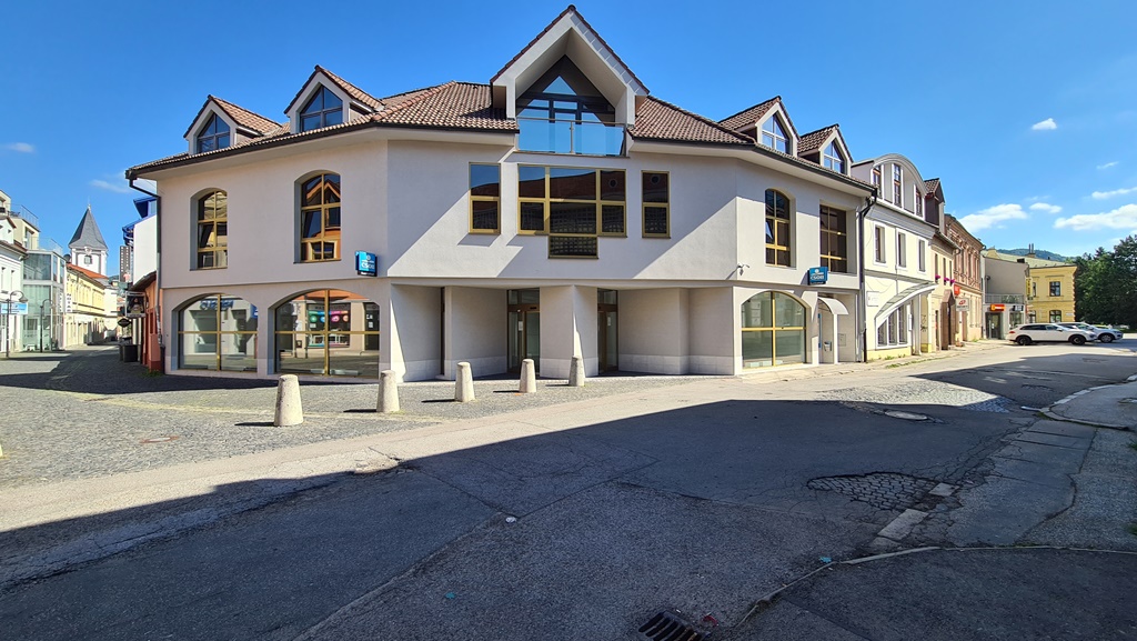 POLYFUNKČNÁ BUDOVA, ÚŽITKOVÁ PLOCHA 840m2