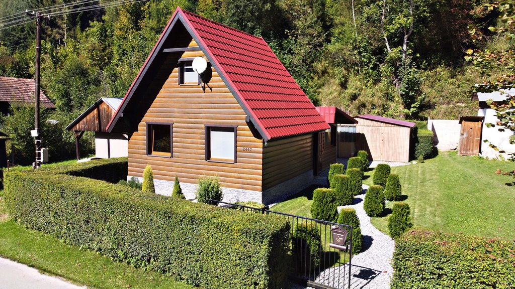 CHATA V KRÁSNOM PROSTREDÍ, POZEMOK 295m2, TERCHOVÁ - ŠÍPKOVÁ