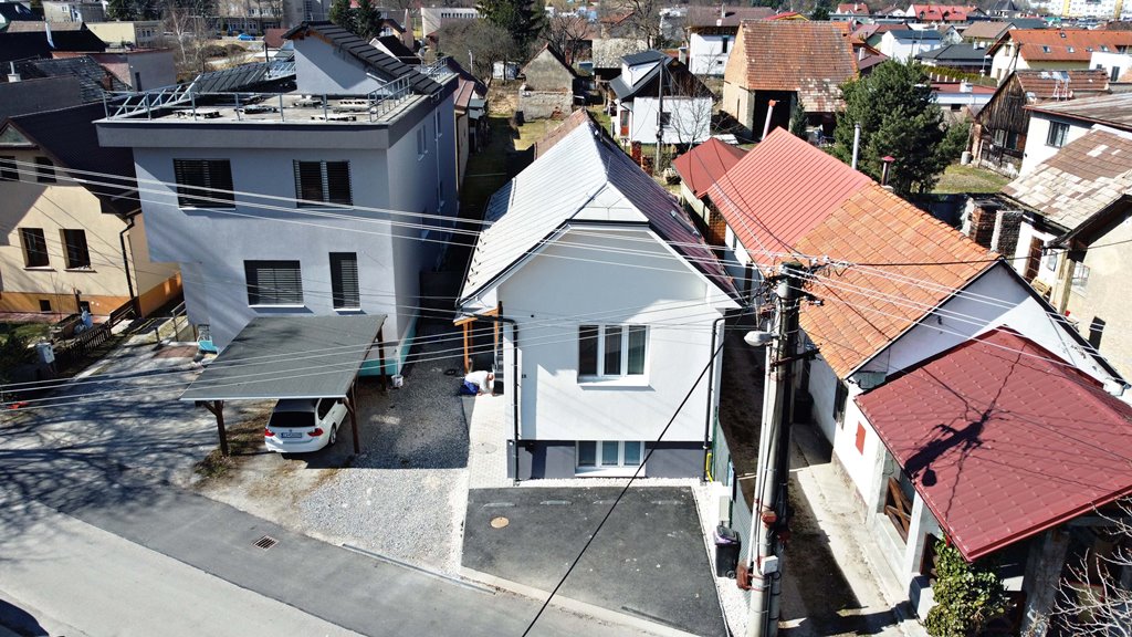 NOVO-ZREKONŠTRUOVANÝ RODINNÝ DOM, DVE BYTOVÉ JEDNOTKY, ŽILINA - ZÁVODIE