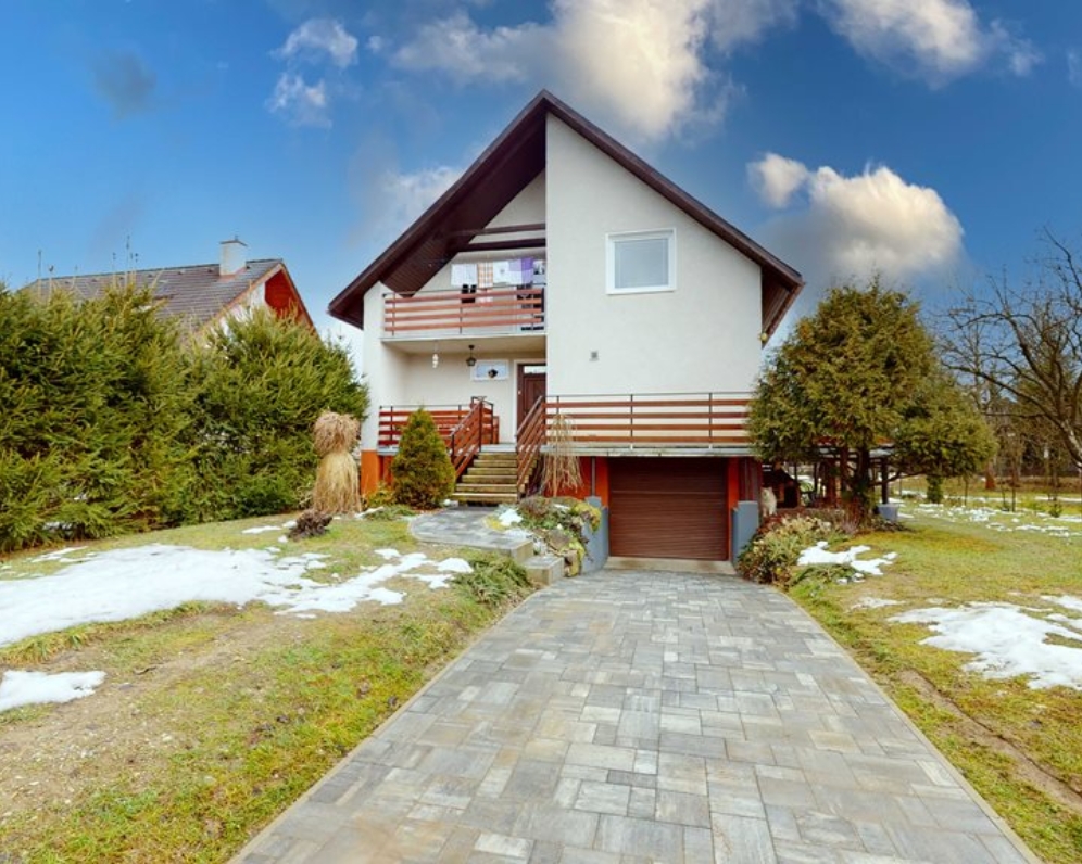 5-IZBOVÝ TEHLOVÝ DOM, POZEMOK 1305m2, TEPLIČKA NAD VÁHOM