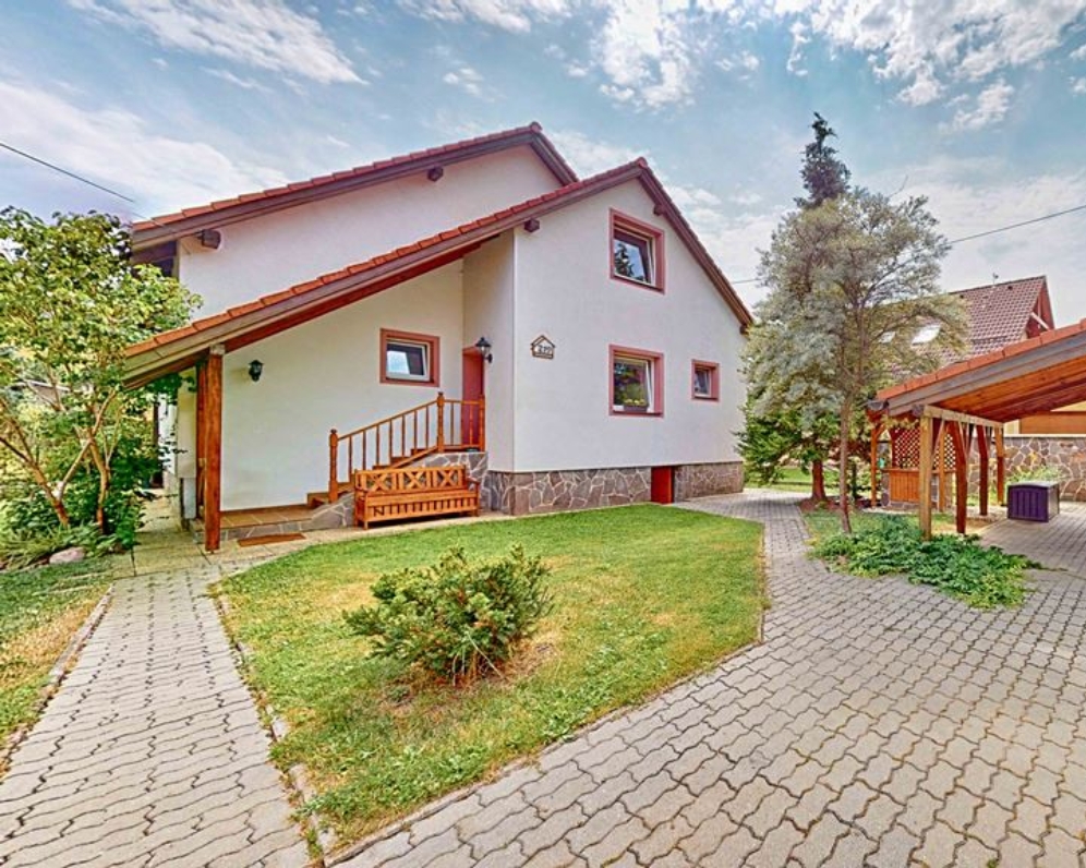 6-IZBOVÝ TEHLOVÝ DOM, DVE BYTOVÉ JEDNOTKY, POZEMOK 937m2, LIETAVSKÁ SVINNÁ